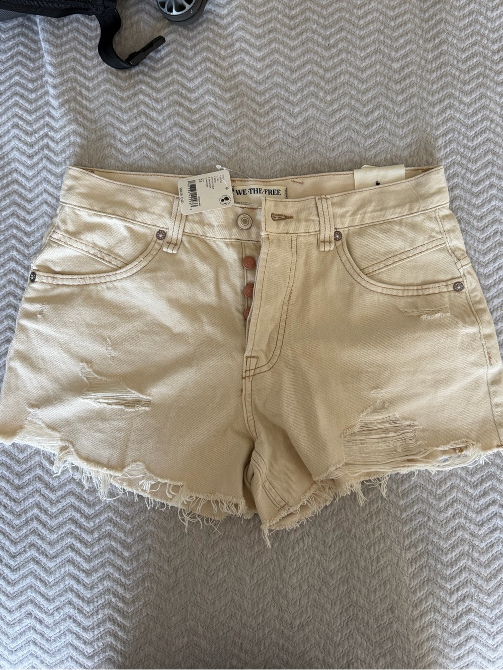 Free People We The Free Ecru Denim Shorts Distressed Raw Hem 25 NWT - Picture 2 of 9